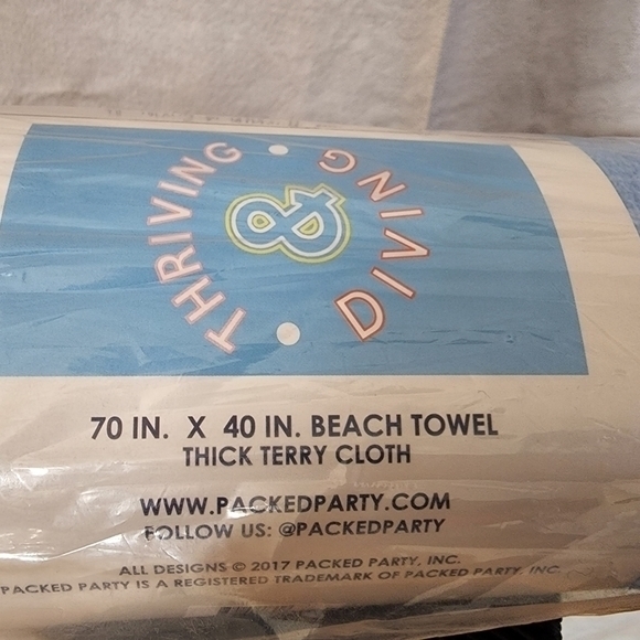 New in Package Packed Party Thriving & Diving Beach Towel - Picture 4 of 7